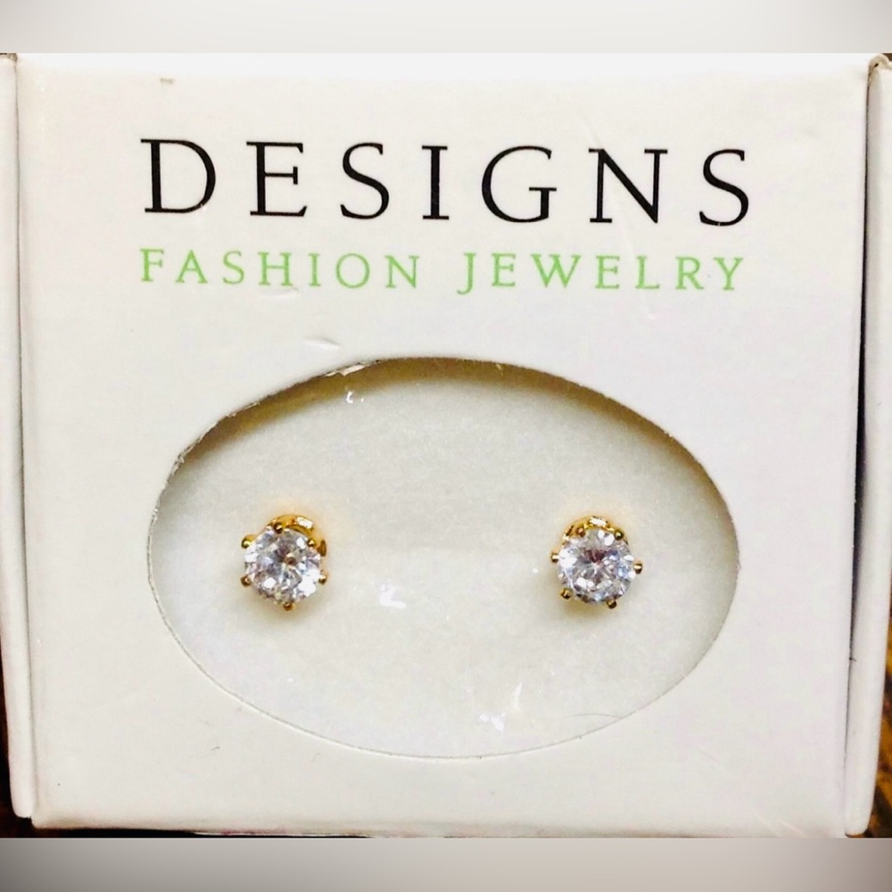 Zirconia Solitaire Stud Pierced Earrings New in Gift Box Gold Setting